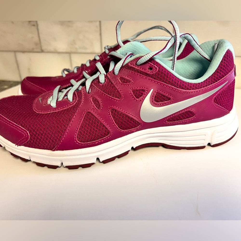 Nike Revolution 2 Size 9.5